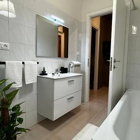 Elegant With Balcony, Free Parking, & Wifi * 佩鲁贾