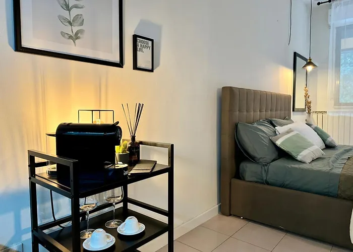 Elegant With Balcony, Free Parking, & Wifi Апартаменты *